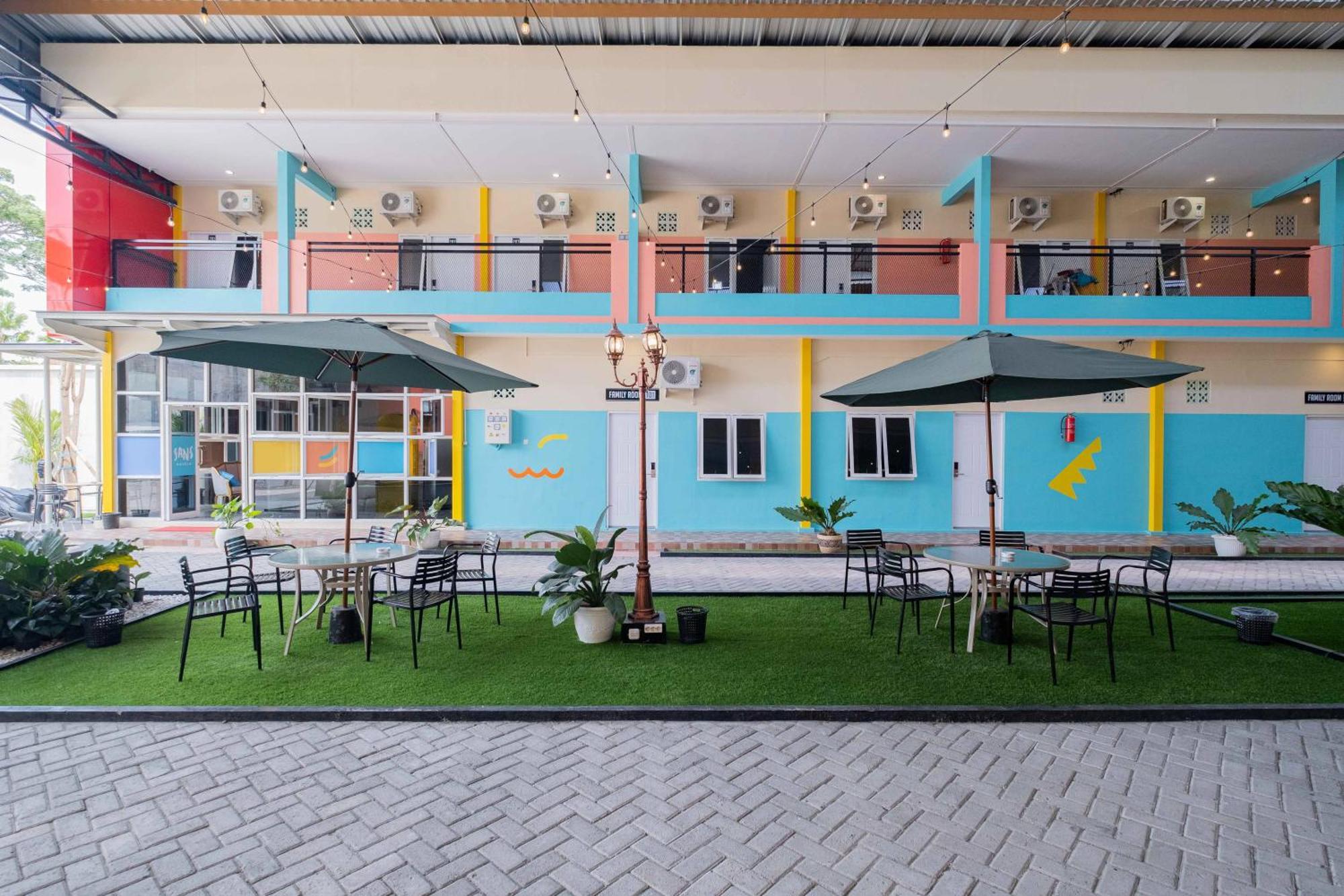 Sans Wm Hotel Blitar Exterior photo